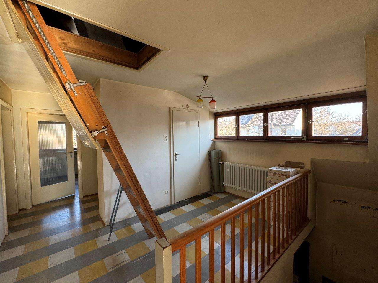 Immobilie in Friedberg - Renovierungsbedürftiges Ein- bis Zweifamilienhaus hervorragende Lage in Friedberg-West - Bild 7