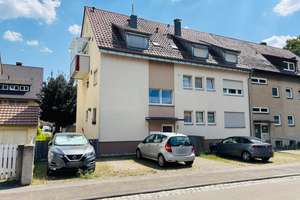 Gepflegte 2-Zimmer-Dachgeschoss mit Außenstellplatz in Stuttgart-Obertürkheim – Die vollständige Adresse der Immobilie erhältst du vom Anbieter., 70329 Obertürkheim (Ortsteil), Stuttgart – Vorschaubild 1