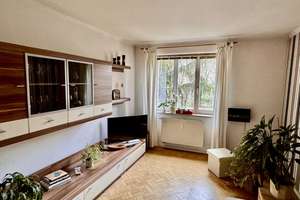 Bald bezugsfrei! Großzügig geschnittene 3-Zimmer-Wohnung mit hofseitigem Südbalkon und Stellplatz – Die vollständige Adresse der Immobilie erhältst du vom Anbieter., 1219 Leubnitz-Neuostra, Dresden – Vorschaubild 4