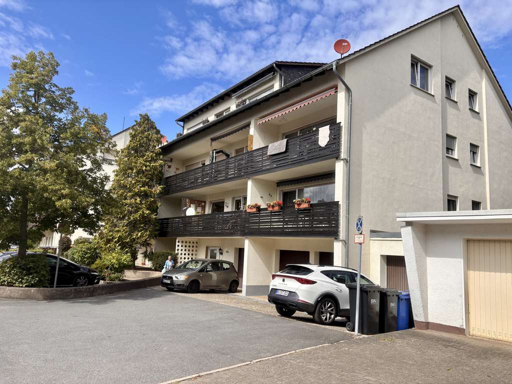 Gut geschnittene Wohnung mit großer Loggia!