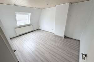 Moderne Eleganz: Stilvoll modernisierte Dachgeschosswohnung in bester Lage – Die vollständige Adresse der Immobilie erhältst du vom Anbieter., 27576 Klushof, Bremerhaven – Vorschaubild 4