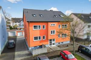 Saniertes Mehrfamilienhaus mit 4 Einheiten und drei Garagen in Karlsruhe-Knielingen