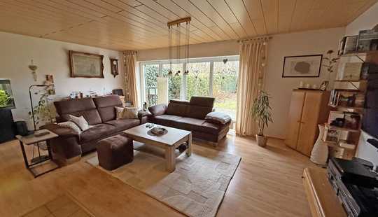 Bild von Gepflegtes Einfamilienhaus –DHH- mit off. Kamin, Einliegerwohnung,  2 Garagen