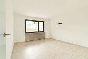 ***Attraktives 2-Familienhaus in ruhiger Lage – ideal für Familien oder Generationenwohnen*** – Die vollständige Adresse der Immobilie erhältst du vom Anbieter., 80689 Blumenau, München – Vorschaubild 4