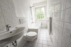 Direkt einziehen!! Helle 2-Zimmer-Wohnung + EINBAUKÜCHE + Tageslichtbad mit Wanne – Wollenweberstraße 8, 18055 Stadtmitte, Rostock – Vorschaubild 4