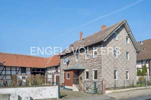 Historisches Zuhause mit Charakter: Großzügiges Haus von 1892 mit Scheunen und Gartenidylle