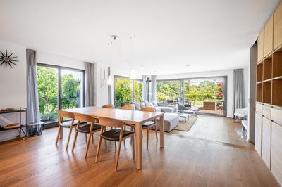 AIGNER - Fußläufig zur Isar: Modernes Familiendomizil mit Weitblick in die Natur