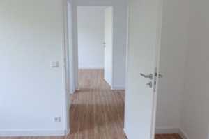 Ruhige 5-Zimmer-Wohnung in Düsseldorf-Ludenberg, möbliert mit Einbauküche, direkt am Wald – Düsseldorf – Vorschaubild 11