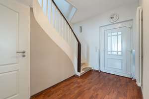 Stilvolles Einfamilienhaus mit Gartenparadies und Pool – Die vollständige Adresse der Immobilie erhältst du vom Anbieter., 61267 Neu-Anspach – Vorschaubild 8