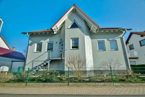 Traumhaftes Architekten-Zweifamilienhaus: Flexibles Wohnen in idyllischer Ruhe – Die vollständige Adresse der Immobilie erhältst du vom Anbieter., 99098 Vieselbach, Erfurt – Vorschaubild 3
