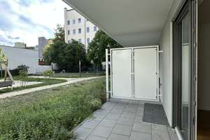 Großzügige 2-Zimmerwohnung * Terrasse * Erdgeschoss * Einbauküche * Ruhige & zentrale Lage in Moabit