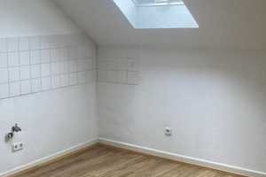 Dachgeschosswohnung (3 ZKB) in ruhiger Lage von Scheidt (Uni Nähe), Eichendorffstraße 11 – Stadtverband Saarbrücken (Kreis) – Vorschaubild 1