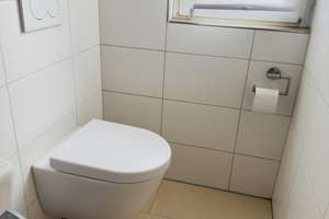 Charmante 2-3-Zimmer mit Südwest-Balkon, EBK, saniertem Badezimmer, Holzdielen etc. – 30165 Vahrenwald, Hannover – Vorschaubild 10
