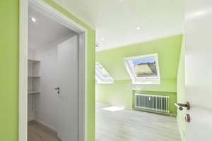 Die Tür geht auf, der Blick hinauf: 4-Zimmer mit Südbalkon und Weitsicht in Feuerbach! – 70469 Feuerbacher Tal, Stuttgart – Vorschaubild 13