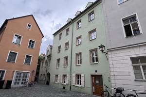 Charmante 3-Zimmer-Wohnung in denkmalgeschütztem Altstadthaus mit Balkon und Domblick