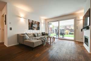 MÖBLIERT - CITY WOHNUNG - Tolle Wohnung mit Terrasse und Garten – Die vollständige Adresse der Immobilie erhältst du vom Anbieter., 70176 Rosenberg, Stuttgart – Vorschaubild 2