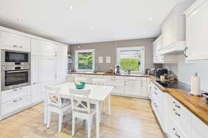 Stilvoller Bungalow mit schönem Garten und Garage in begehrter, familienfreundlicher Wohnlage