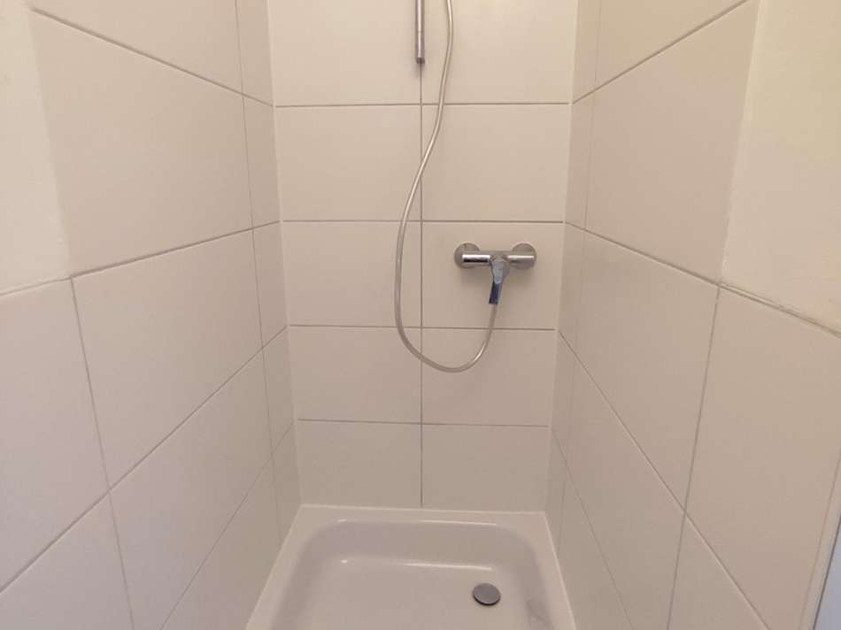 Badezimmer mit Dusche