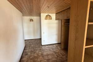 Großzügige 5-Zimmer-Splitlevel-Wohnung mit 153 m², Balkon, Garten und Kaminofen – Kirchweg 8, 75323 Bad Wildbad – Vorschaubild 15