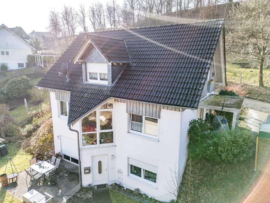 Immobilie in Reichshof - Vielseitiges Einfamilienhaus mit Einliegerwohnung in naturnaher Lage von Reichshof-Brücherm - Bild 1