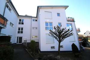 Über den Dächern wohnen: Helle 3-Zimmer-Wohnung mit großer Dachterrasse