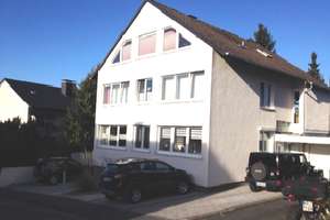 Vollständig renovierte Wohnung mit zwei Zimmern sowie 10 m Balkon und neuer Einbauküche in Hagen