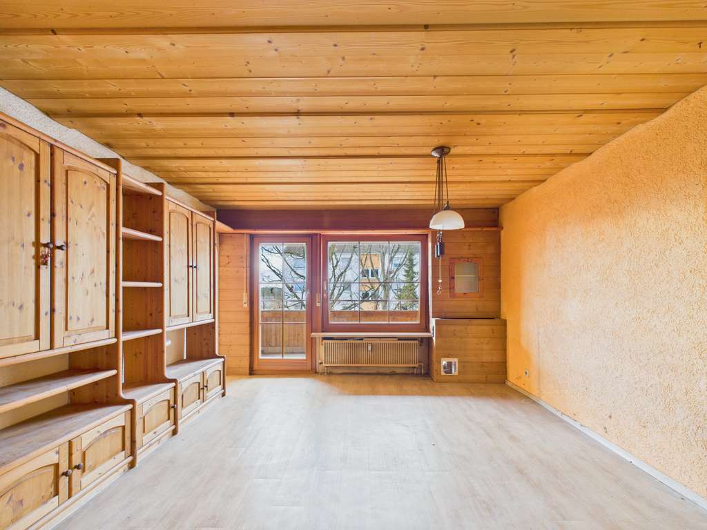 Immobilie in Metzingen - Gepflegte 3,5-Zimmer-Wohnung mit sonnigem Westbalkon & Einbauküche in ruhiger Lage von Metzingen! - Bild 2