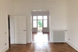 Gründerzeitvilla. Exklusive, großzügige 4-Zimmer-Wohnung mit Loggia und Balkon