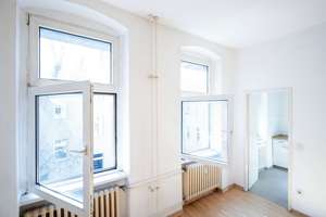 Kreuzberger Altbaucharme | Helle, bezugsfreie 1-Zimmer-Wohnung!