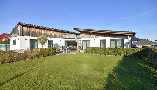Bild von Moderner Architektenbungalow in direkter Elm-Waldrandlage!