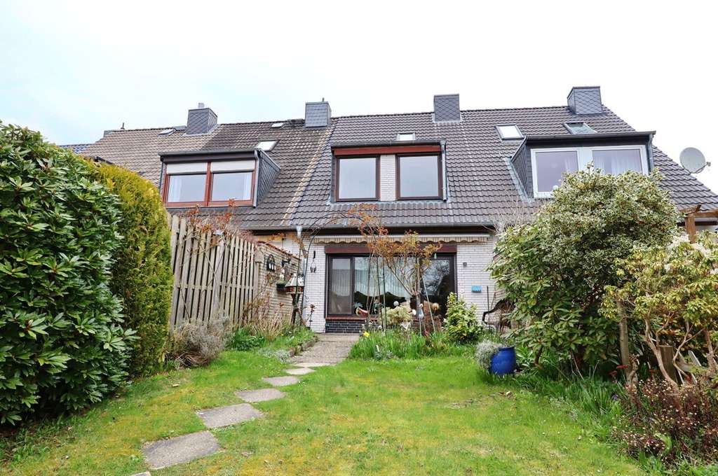 Immobilie in Henstedt-Ulzburg - Modernisierungsbedürftiges Reihenmittelhaus in zentaler Lage von Henstedt-Ulzburg - Bild 2