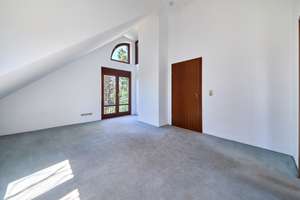 WOHNEN MIT BLICK AUF DIE PFERDEKOPPEL! 4 Zimmer Maisonette mit Stellplatz, Einbauküche und Balkon – Die vollständige Adresse der Immobilie erhältst du vom Anbieter., 65207 Kloppenheim, Wiesbaden – Vorschaubild 12