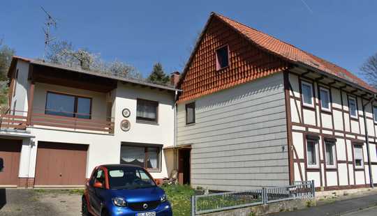 Bild von Ratenkauf: Teil-vermietetes 2-Familienhaus (DHH), einladendes Wohnambiente, sonniges Grundstück