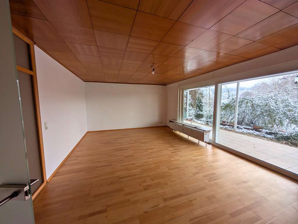 Immobilie in Hahnstätten - Helle 2-Zimmer-Wohnung mit großer Terrasse, Gartenzugang & Aar-Blick in ruhiger Waldrandlage - Bild 0