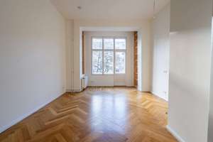 Bezugsfreie und Helle Wohnung nahe Hohenzollerndamm mit 3,5m Deckenhöhe und französischem Balkon