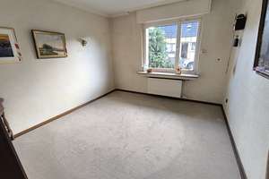 Ihr neues Zuhause in Duisburg-Rheinhausen!
Einfamilienhaus sucht neue Eigentümer – Die vollständige Adresse der Immobilie erhältst du vom Anbieter., 47228 Bergheim, Duisburg – Vorschaubild 6