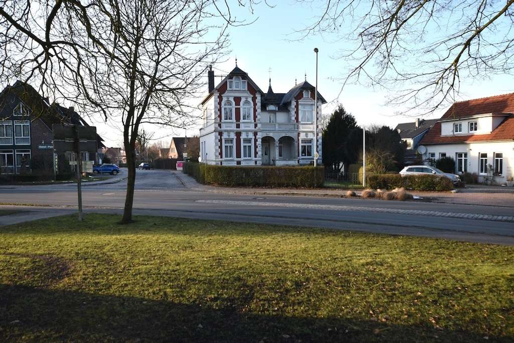 Immobilie in Jever - Historische Villa mit zwei Wohneinheiten im Herzen von Jever - Bild 0