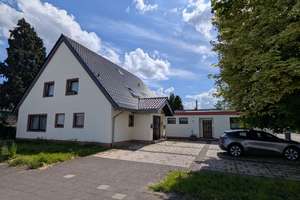 Drei Wohneinheiten, jeweils mit eigenem Garten und eigener Garage – Die vollständige Adresse der Immobilie erhältst du vom Anbieter., 50126 Bergheim – Vorschaubild 2
