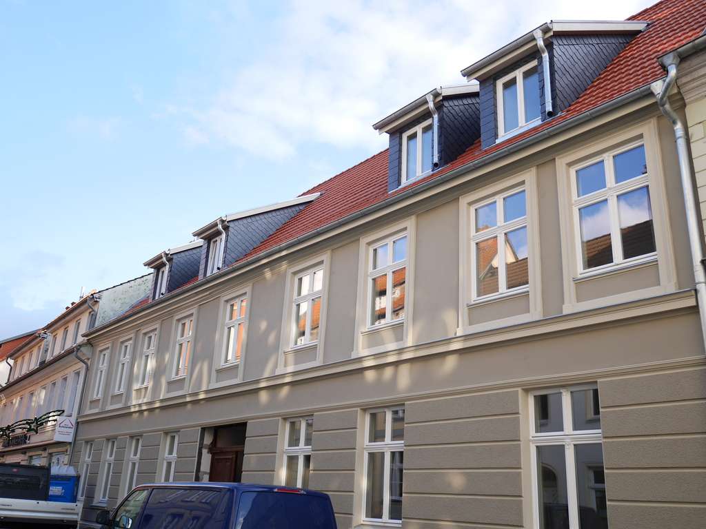 Zentrale 3-Zimmer-Wohnung im Erdgeschoss mit ruhigem Hinterhof - Selbstbezug ab August 2025 möglich