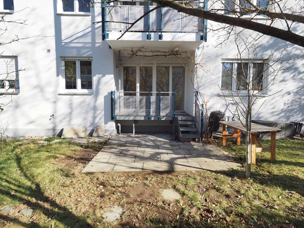 Immobilie in Poing - Traumhafte Gartenwohnung mit ausgebauten Souterrain in Parknähe  - Bild 0