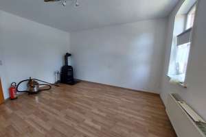 Großzügiges Zweifamilienhaus mit Nebengebäuden, Garage und Garten in ruhiger Ortsrandlage – Zur Eulenburg 5, 38723 Seesen – Vorschaubild 4