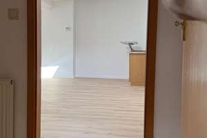 Charmante lichtdurchflutete 3-Zimmer Dachgeschosswohnung in Berlin-Tempelhof – Blumenthalstr. 5, 12103 Tempelhof, Berlin – Vorschaubild 2