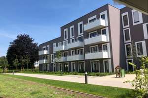 ***Wohlfühlen!  3-Zimmer-Wohnung im 2. OG mit Balkon, Wannenbad und Gäste-WC - barrierefrei*** – Im Klingenkampe 44, 30659 Lahe, Hannover – Vorschaubild 1