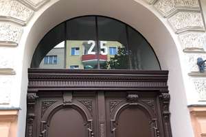 Sonnig mit Aufzug im historischen Hofgebäude. Ihre Träume 2026 jetzt erfüllen – Winterfeldtstrasse 25, 10781 Schöneberg, Berlin – Vorschaubild 4