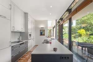 Architektenbungalow mit ikonischer Architektur und einzigartigem Naturschutzblick – Die vollständige Adresse der Immobilie erhältst du vom Anbieter., 22359 Volksdorf, Hamburg – Vorschaubild 16