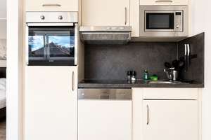 Die perfekte erste (Kapitalanlage-)Wohnung I TOP-Zustand I Balkon I Küche I sichere Einnahmen – Erich-Thilo-Str. 1, 12489 Adlershof, Berlin – Vorschaubild 3