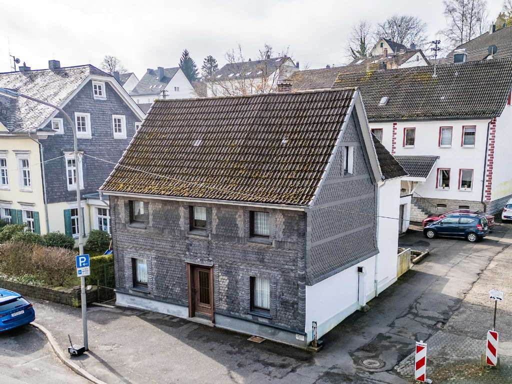 Immobilie in Gummersbach - Historisches Einfamilienhaus mit viel Potenzial - Sanierungsprojekt im Zentrum von Gummersbach - Bild 0