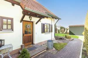 Charmante helle, Doppelhaushälfte mit traumhaftem Feldblick in Adelsried