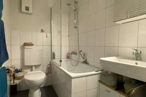 Frei zum 01.05.2026.: Helle 3-Zimmer-Wohnung mit Aufzug, modernem Tageslichtbad und Balkon – Mintarder Weg 47, 40472 Unterrath, Düsseldorf – Vorschaubild 1