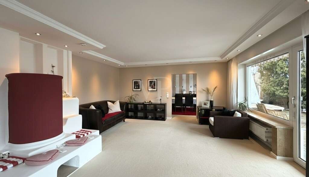 Immobilie in Haldenwang - Ein Familienhaus, das Großzügigkeit und Atmosphäre verbindet - Bild 3